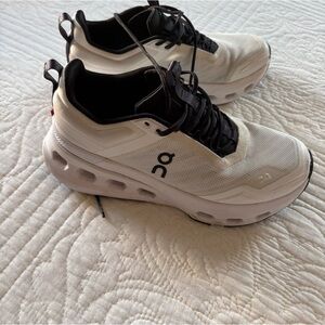 Women's On Cloud Cloudnova x size 7